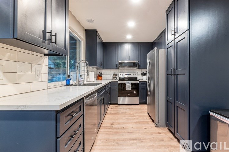 Source URL: https://prod-avail.s3.amazonaws.com/public_images/41489368/listing/9_Lovely_navy_blue_and_black_kitchen.jpg