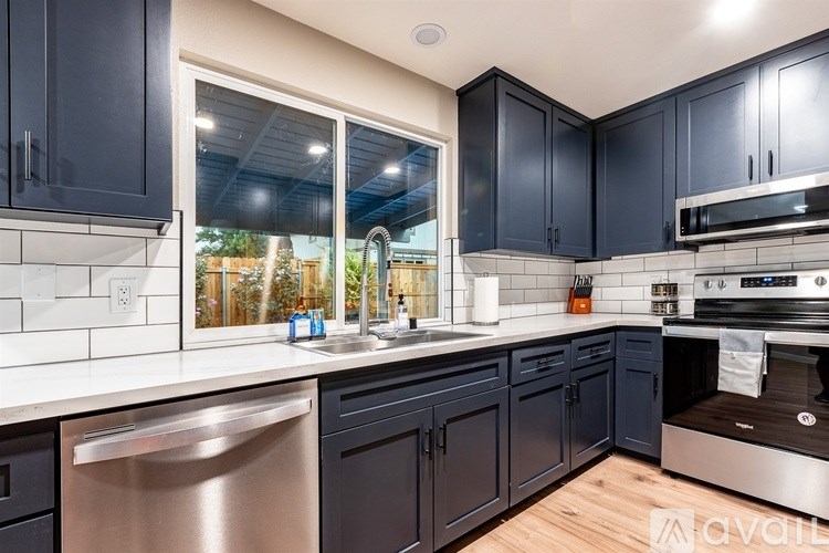 Source URL: https://prod-avail.s3.amazonaws.com/public_images/41489369/listing/10_Brand_new_appliances.jpg