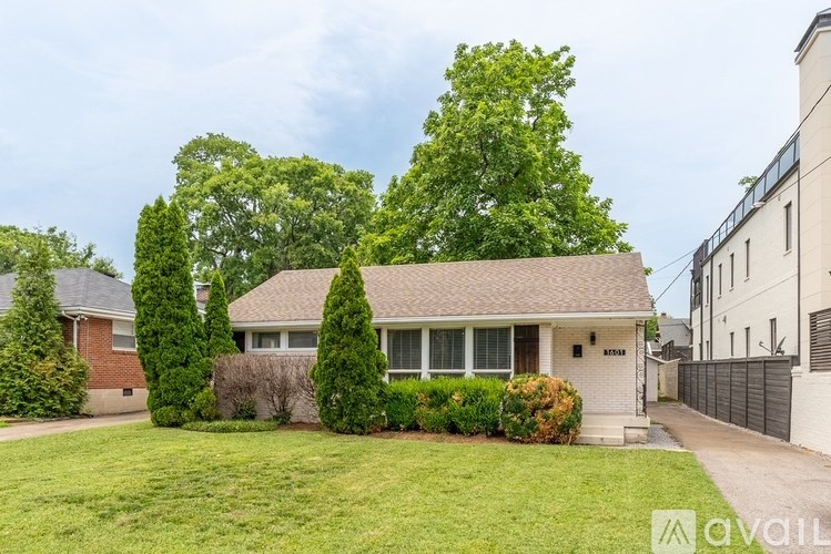 Source URL: https://prod-avail.s3.amazonaws.com/public_images/41503153/listing/The_Music_Row_Bungalow_2.jpg