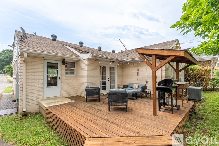 Source URL: https://prod-avail.s3.amazonaws.com/public_images/41503175/listing/The_Music_Row_Bungalow_54.jpg