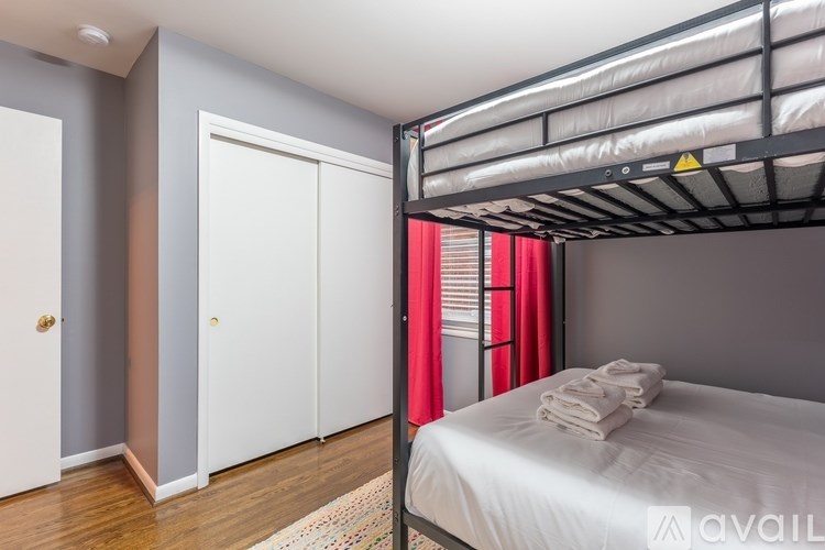 Source URL: https://prod-avail.s3.amazonaws.com/public_images/41503478/listing/The_Music_Row_Bungalow_45.jpg