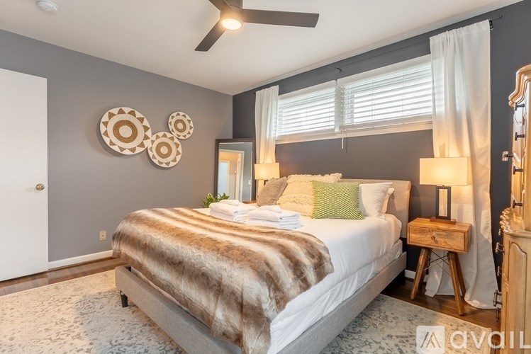 Source URL: https://prod-avail.s3.amazonaws.com/public_images/41503253/listing/The_Music_Row_Bungalow_32.jpg