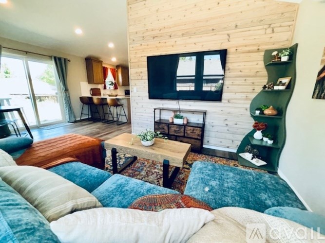 Source URL: https://prod-avail.s3.amazonaws.com/public_images/41513601/listing/IMG_0232.jpg