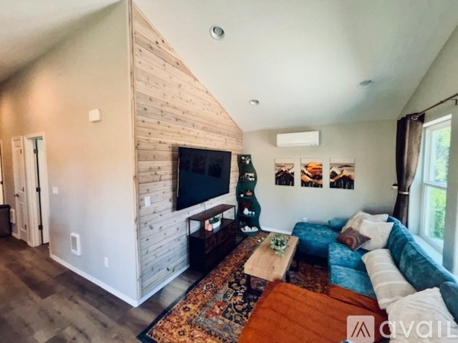 Source URL: https://prod-avail.s3.amazonaws.com/public_images/41513565/listing/IMG_0221.jpg