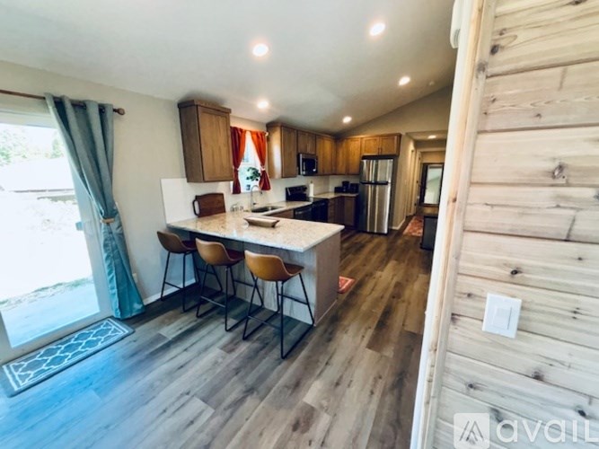 Source URL: https://prod-avail.s3.amazonaws.com/public_images/41513599/listing/IMG_0240.jpg