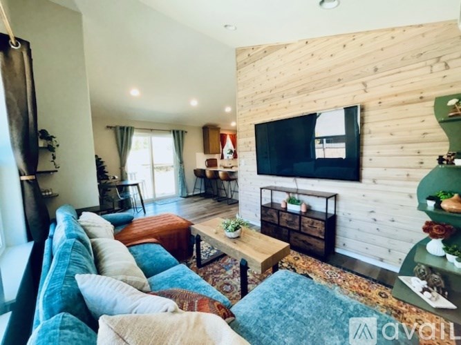 Source URL: https://prod-avail.s3.amazonaws.com/public_images/41513580/listing/IMG_0230.jpg