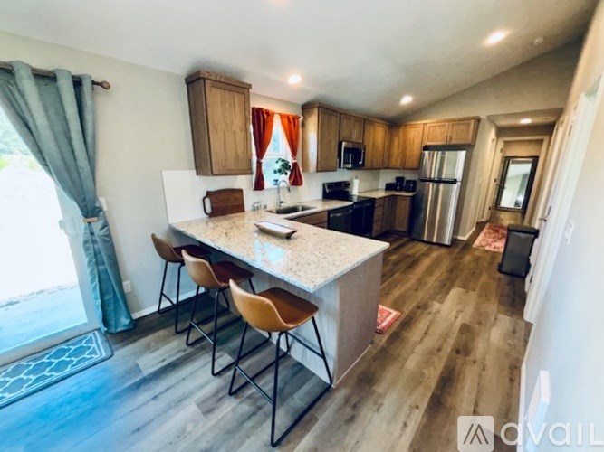 Source URL: https://prod-avail.s3.amazonaws.com/public_images/41513605/listing/IMG_0206.jpg