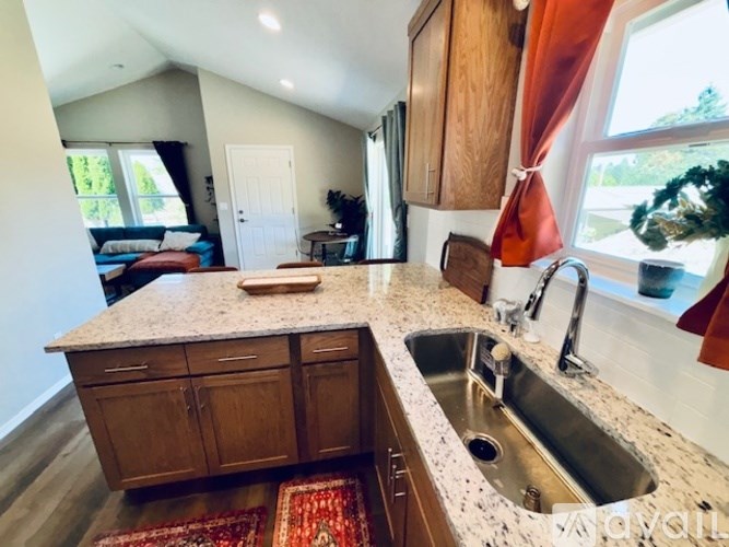 Source URL: https://prod-avail.s3.amazonaws.com/public_images/41513608/listing/IMG_0212.jpg