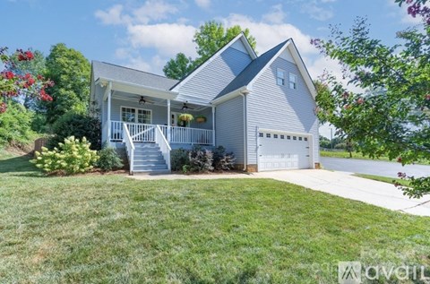 106 Lincoln Street 3 Beds Apartment for Rent