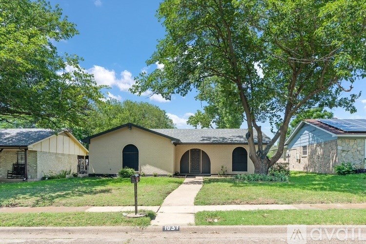 Source URL: https://prod-avail.s3.amazonaws.com/public_images/41513100/listing/LREM_1037_Alicia-001.jpeg