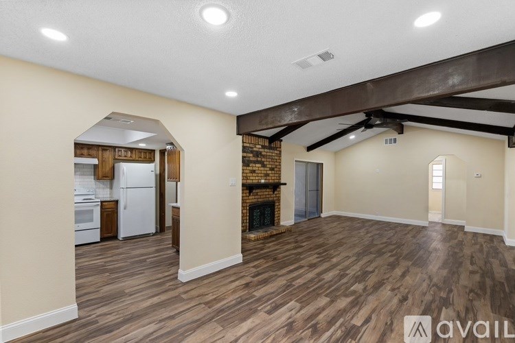 Source URL: https://prod-avail.s3.amazonaws.com/public_images/41513095/listing/LREM_1037_Alicia-013.jpeg