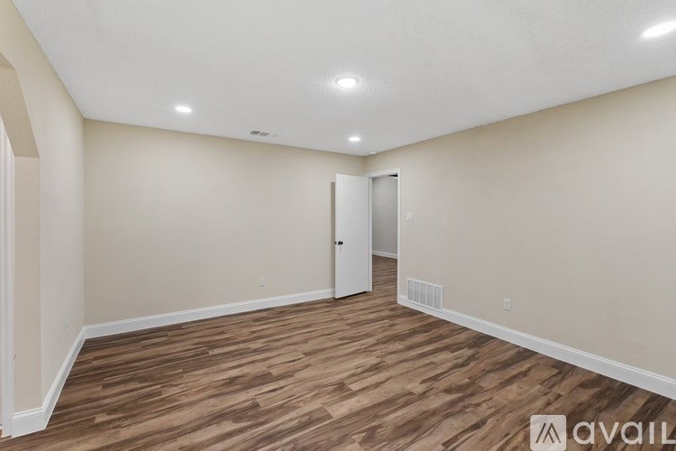 Source URL: https://prod-avail.s3.amazonaws.com/public_images/41513097/listing/LREM_1037_Alicia-020.jpeg