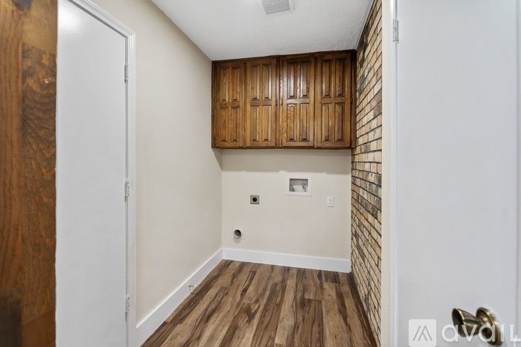 Source URL: https://prod-avail.s3.amazonaws.com/public_images/41513101/listing/LREM_1037_Alicia-018.jpeg