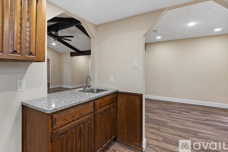 Source URL: https://prod-avail.s3.amazonaws.com/public_images/41513102/listing/LREM_1037_Alicia-015.jpeg