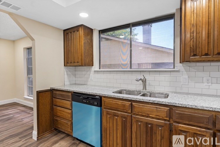 Source URL: https://prod-avail.s3.amazonaws.com/public_images/41513105/listing/LREM_1037_Alicia-016.jpeg