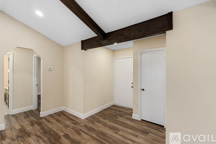 Source URL: https://prod-avail.s3.amazonaws.com/public_images/41513090/listing/LREM_1037_Alicia-005.jpeg