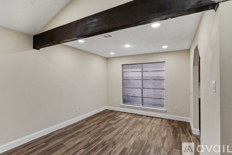 Source URL: https://prod-avail.s3.amazonaws.com/public_images/41513092/listing/LREM_1037_Alicia-011.jpeg