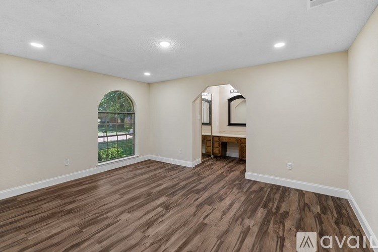 Source URL: https://prod-avail.s3.amazonaws.com/public_images/41513093/listing/LREM_1037_Alicia-019.jpeg