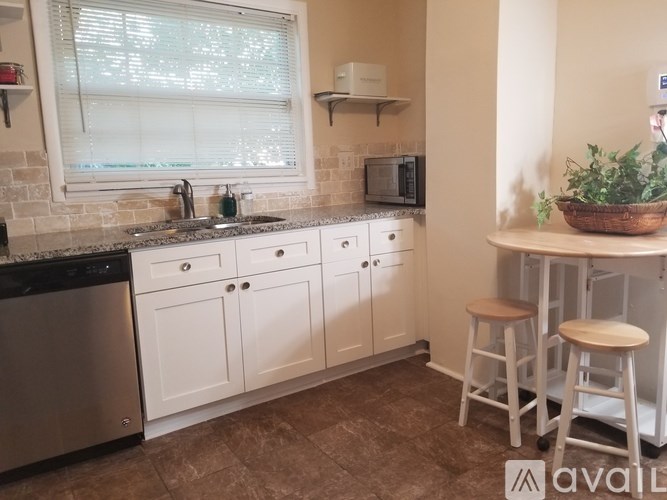 Source URL: https://prod-avail.s3.amazonaws.com/public_images/41512002/listing/20181112_163811.jpg