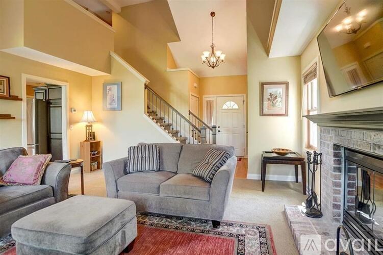 Source URL: https://prod-avail.s3.amazonaws.com/public_images/41511397/listing/1917345-3.jpg