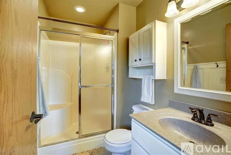 Source URL: https://prod-avail.s3.amazonaws.com/public_images/41511407/listing/1917345-16.jpg