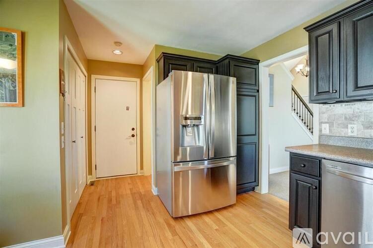 Source URL: https://prod-avail.s3.amazonaws.com/public_images/41511401/listing/1917345-9.jpg