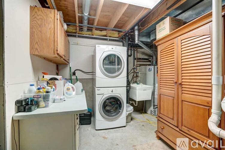 Source URL: https://prod-avail.s3.amazonaws.com/public_images/41511412/listing/1917345-25.jpg