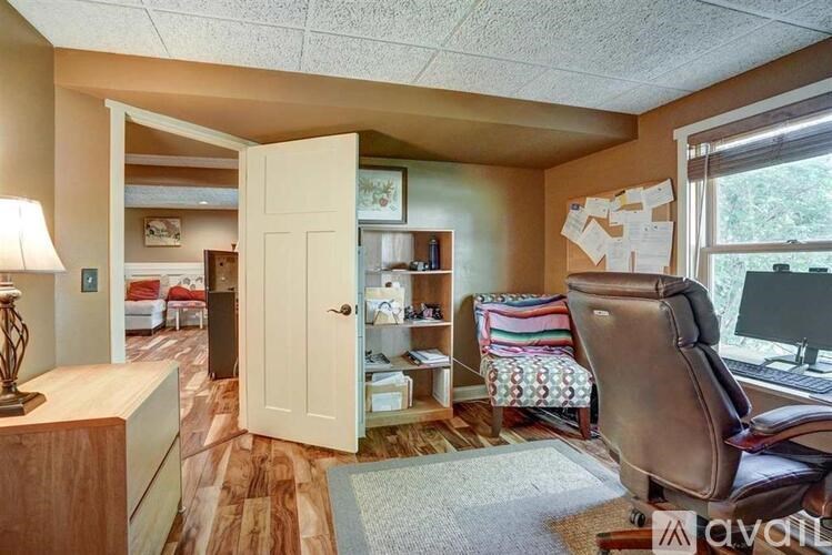 Source URL: https://prod-avail.s3.amazonaws.com/public_images/41511414/listing/1917345-20.jpg