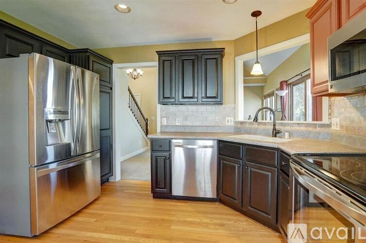 Source URL: https://prod-avail.s3.amazonaws.com/public_images/41511404/listing/1917345-7.jpg