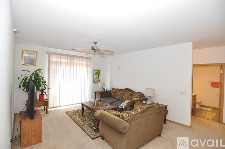 Source URL: https://prod-avail.s3.amazonaws.com/public_images/41511303/listing/DSC_0128.JPG