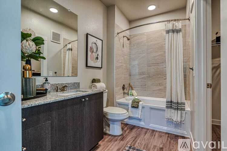 Source URL: https://prod-avail.s3.amazonaws.com/public_images/41511087/listing/alexanbath.jpg