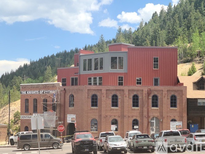 Source URL: https://prod-avail.s3.amazonaws.com/public_images/41510877/listing/Central_City_Apartments_outside_of_the_building.jpg