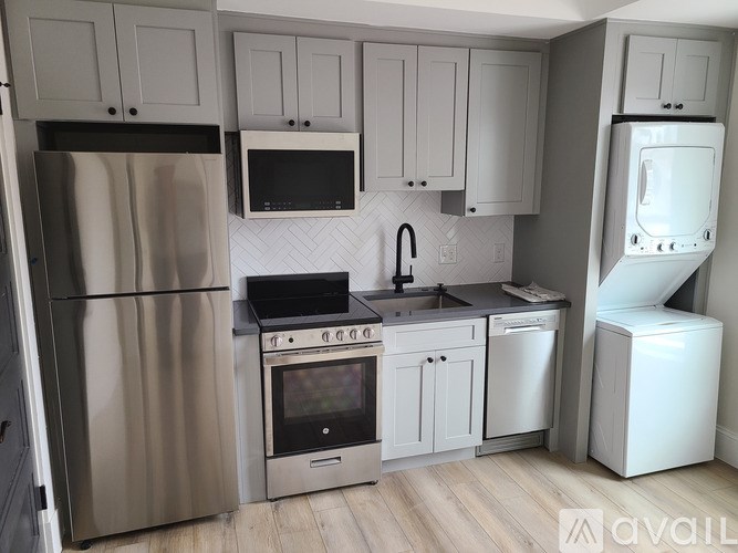 Source URL: https://prod-avail.s3.amazonaws.com/public_images/41510368/listing/Central_City_kitchen_pic_1.jpg