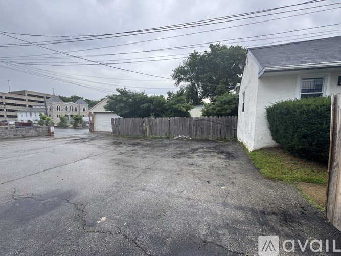 Source URL: https://prod-avail.s3.amazonaws.com/public_images/41510365/listing/IMG_8415_(1).jpg