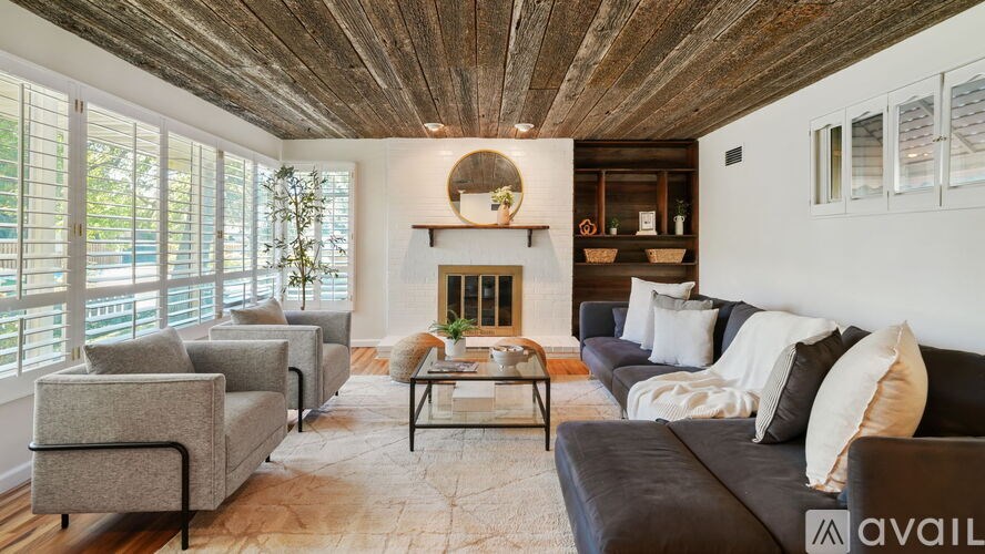 Source URL: https://prod-avail.s3.amazonaws.com/public_images/41513201/listing/42-web-or-mls-DSC01904.jpg