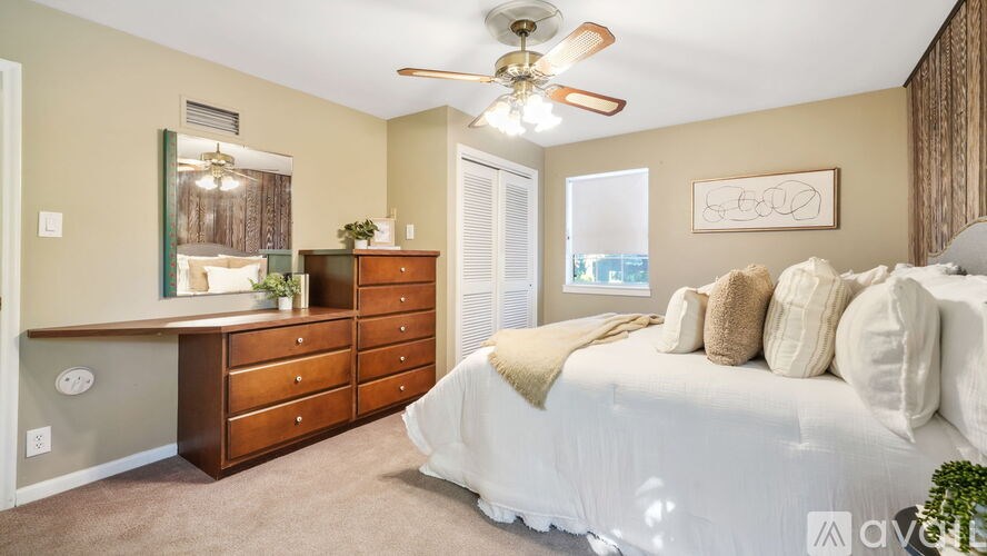 Source URL: https://prod-avail.s3.amazonaws.com/public_images/41513199/listing/50-web-or-mls-DSC01934.jpg