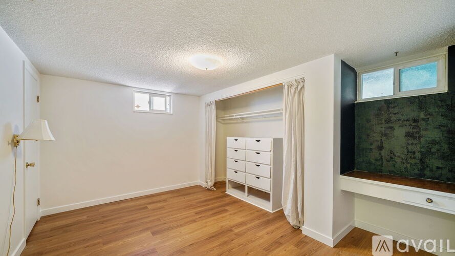 Source URL: https://prod-avail.s3.amazonaws.com/public_images/41513216/listing/Int_bsmnt_bedroom_1_closet.jpg