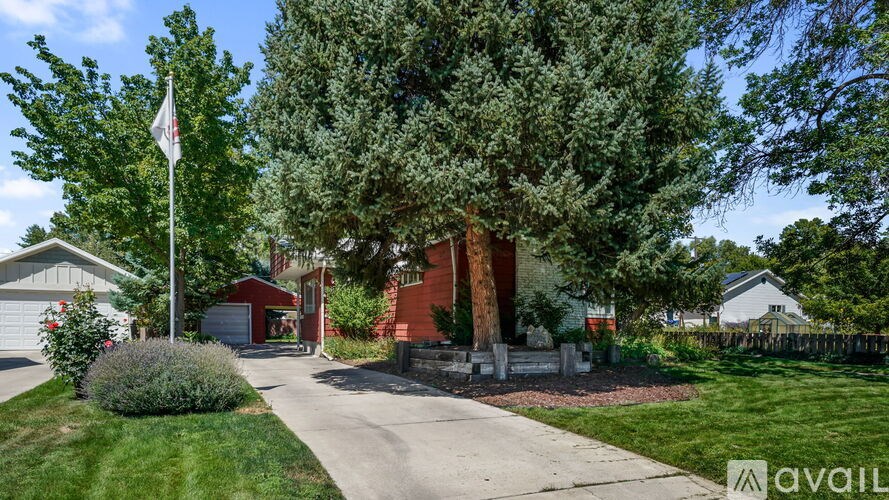 Source URL: https://prod-avail.s3.amazonaws.com/public_images/41513211/listing/Ext_driveway_garage_and_house.jpg