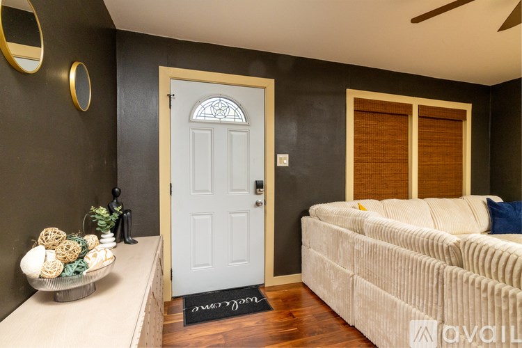 Source URL: https://prod-avail.s3.amazonaws.com/public_images/41510096/listing/003_10814-Stallcup-Dr-Dallas-TX-75228-USA.jpg