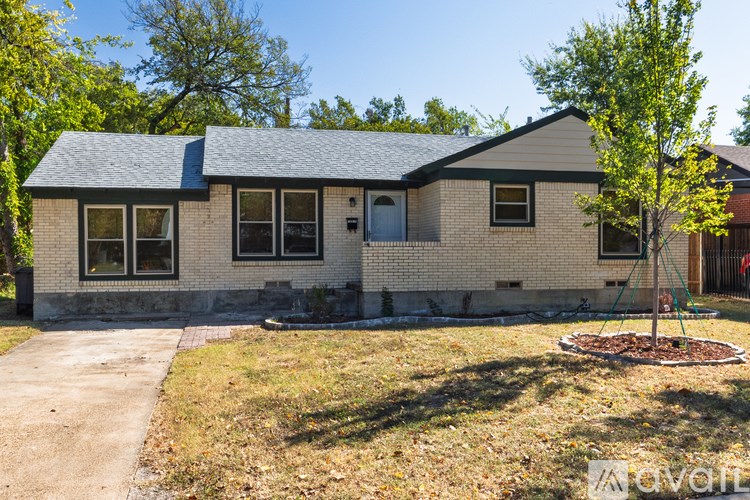 Source URL: https://prod-avail.s3.amazonaws.com/public_images/41510097/listing/001_10814-Stallcup-Dr-Dallas-TX-75228-USA.jpg