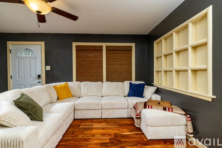 Source URL: https://prod-avail.s3.amazonaws.com/public_images/41510104/listing/006_10814-Stallcup-Dr-Dallas-TX-75228-USA.jpg