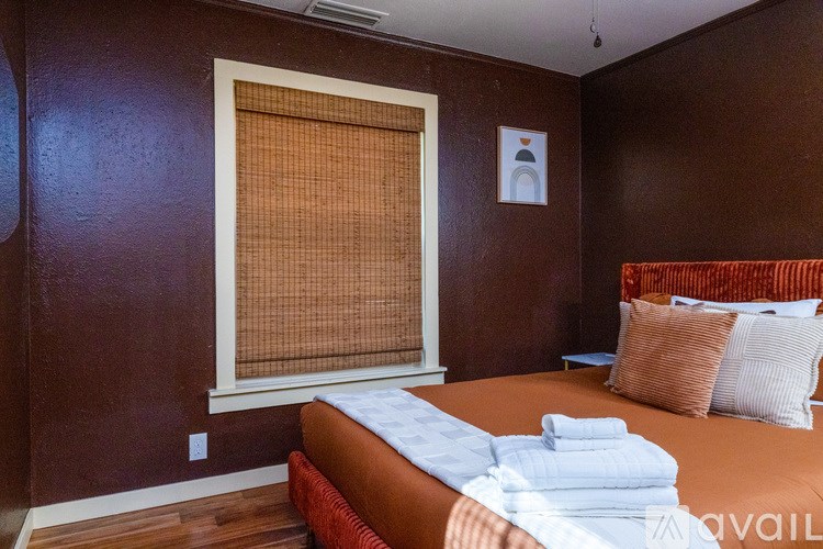 Source URL: https://prod-avail.s3.amazonaws.com/public_images/41510163/listing/024_10814-Stallcup-Dr-Dallas-TX-75228-USA.jpg