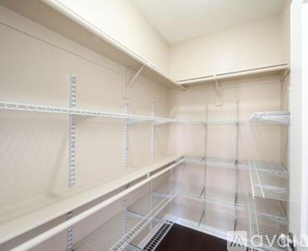 Source URL: https://prod-avail.s3.amazonaws.com/public_images/41509819/listing/IS3jr45pzlslgp1000000000.jpg