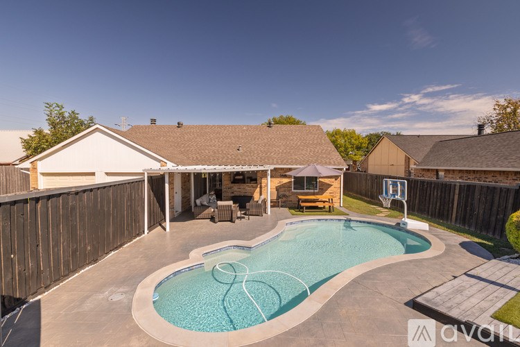 Source URL: https://prod-avail.s3.amazonaws.com/public_images/41509902/listing/035_864-Warwick-Dr-Plano-TX--75023.jpg