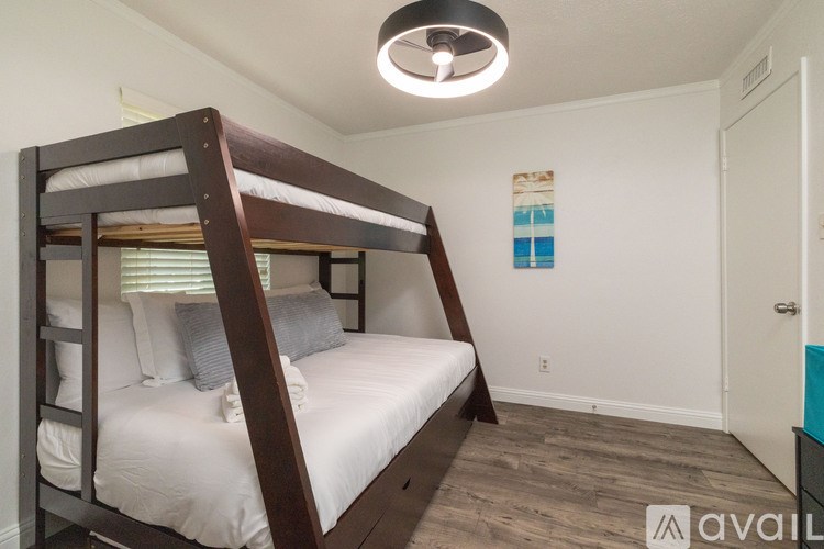 Source URL: https://prod-avail.s3.amazonaws.com/public_images/41509839/listing/021_864-Warwick-Dr-Plano-TX--75023.jpg