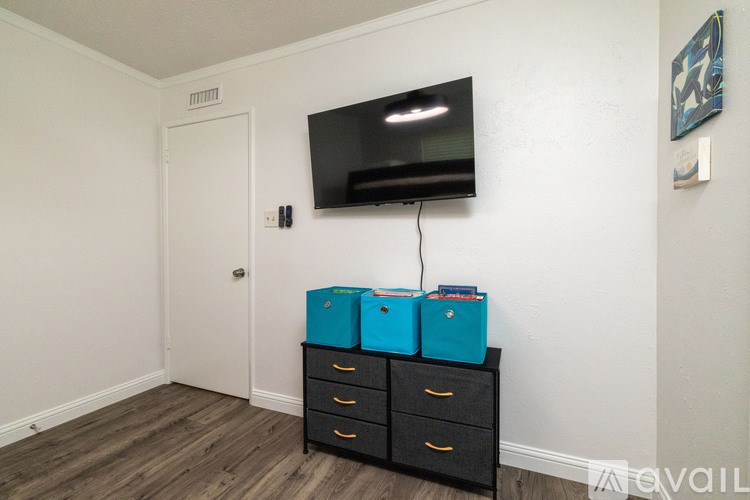 Source URL: https://prod-avail.s3.amazonaws.com/public_images/41509841/listing/022_864-Warwick-Dr-Plano-TX--75023.jpg