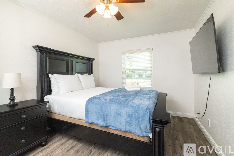 Source URL: https://prod-avail.s3.amazonaws.com/public_images/41509844/listing/025_864-Warwick-Dr-Plano-TX--75023.jpg