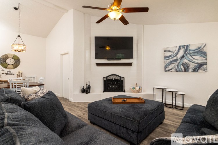 Source URL: https://prod-avail.s3.amazonaws.com/public_images/41509794/listing/006_864-Warwick-Dr-Plano-TX--75023.jpg