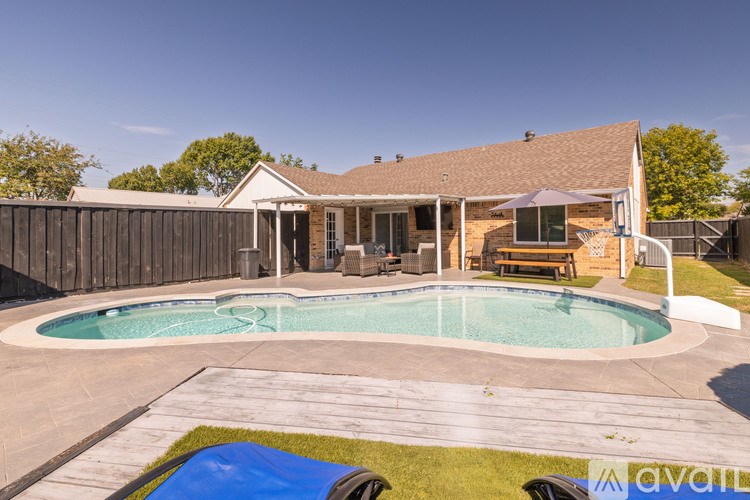 Source URL: https://prod-avail.s3.amazonaws.com/public_images/41509806/listing/032_864-Warwick-Dr-Plano-TX--75023.jpg