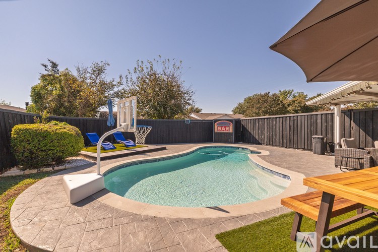 Source URL: https://prod-avail.s3.amazonaws.com/public_images/41509807/listing/031_864-Warwick-Dr-Plano-TX--75023.jpg